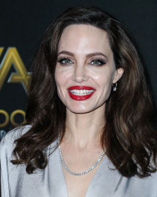 angelina_225.jpg