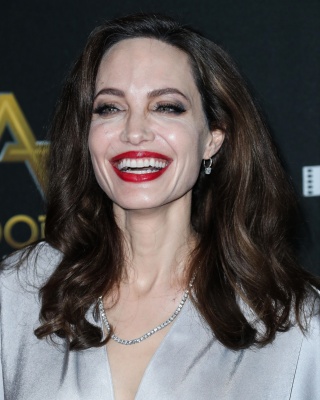 angelina_227.jpg