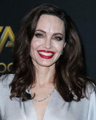 angelina_244.jpg