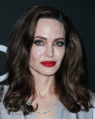 angelina_254.jpg