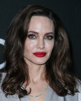 angelina_255.jpg