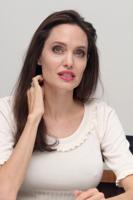 angelina_066.jpg