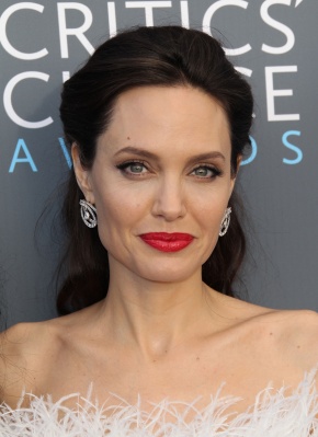angelina_450.jpg