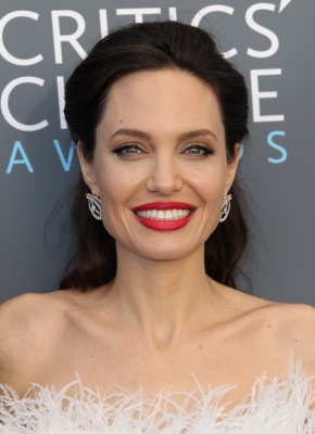 angelina_470.jpg