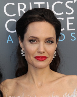 angelina_479.jpg