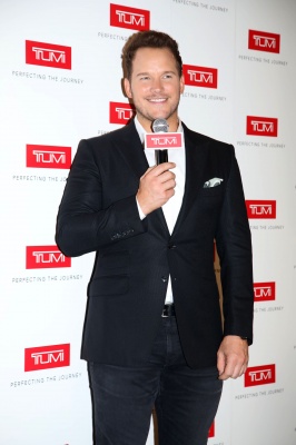 rex_chris_pratt_and_linda_chung_promoting_tumi_10228528d.jpg