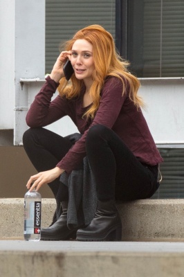 130229535_picturepub-elizabeth-olsen-002.jpg