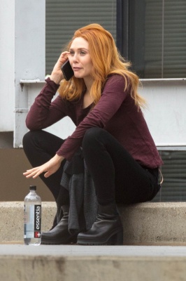 130229541_picturepub-elizabeth-olsen-006.jpg