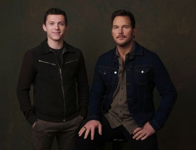137569899_shutterstock_editorial_onward_portrait_session_los_a_10562870b.jpg