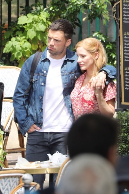114827943_jessica-chastain-and-sebastian-stan-1.jpg