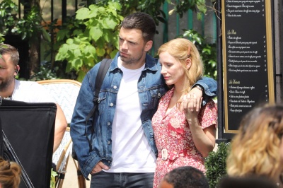 114827947_jessica-chastain-and-sebastian-stan-3.jpg