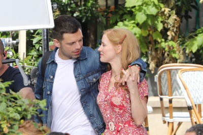 114827951_jessica-chastain-and-sebastian-stan-5.jpg