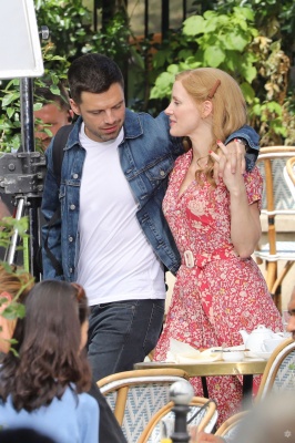 114827958_jessica-chastain-and-sebastian-stan-8.jpg