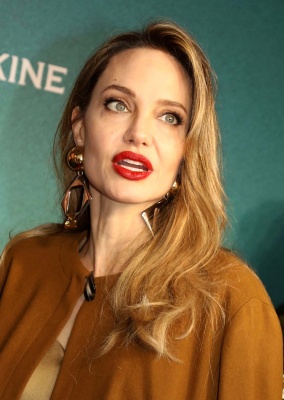 angelina_0003.jpg